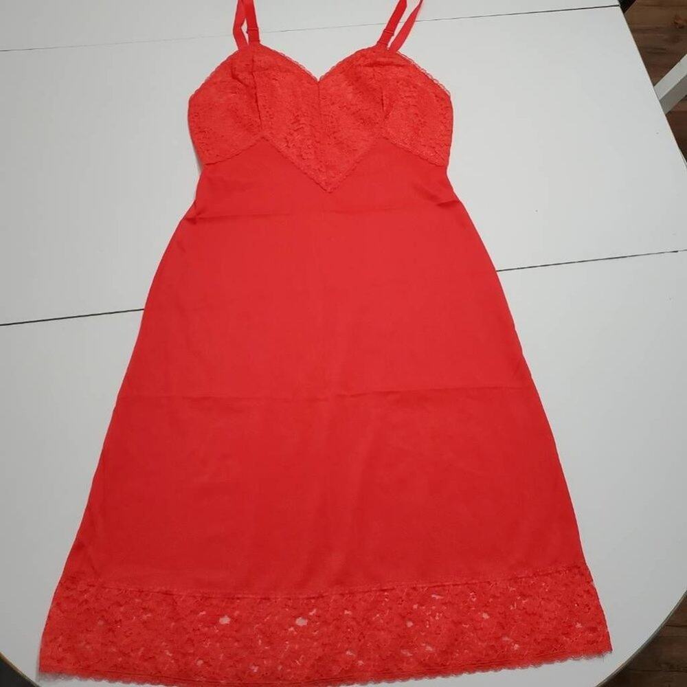 Seamprufe Womens Slip Dress Red Adjustable Strap V Neck Sleeveless Lace 34‎